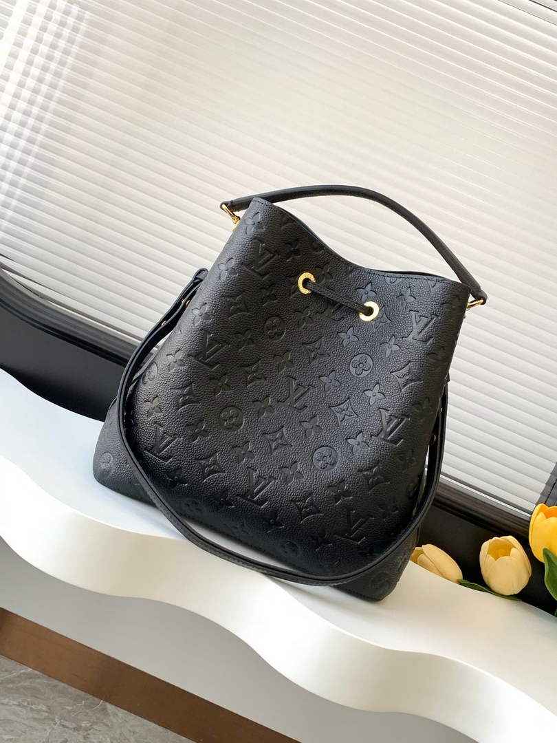 Louis Vuitton NéoNoé MM Bucket Bag Monogram Leather Black - M45256