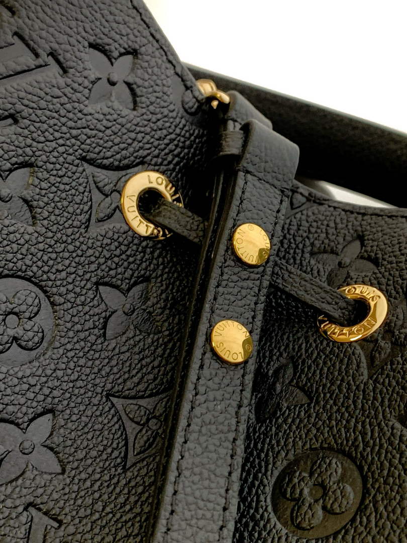 Louis Vuitton NéoNoé MM Bucket Bag Monogram Leather Black - M45256
