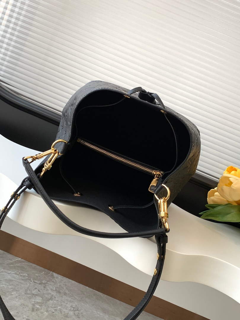 Louis Vuitton NéoNoé MM Bucket Bag Monogram Leather Black - M45256