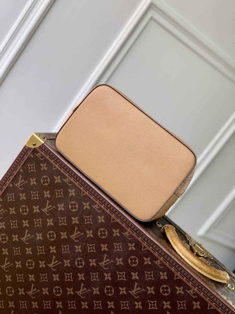 Louis Vuitton NéoNoé MM Bucket Bag Monogram Leather Brown - M45256