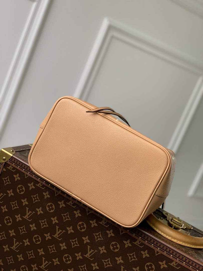 Louis Vuitton NéoNoé MM Bucket Bag Brown Cowhide Leather - M45497