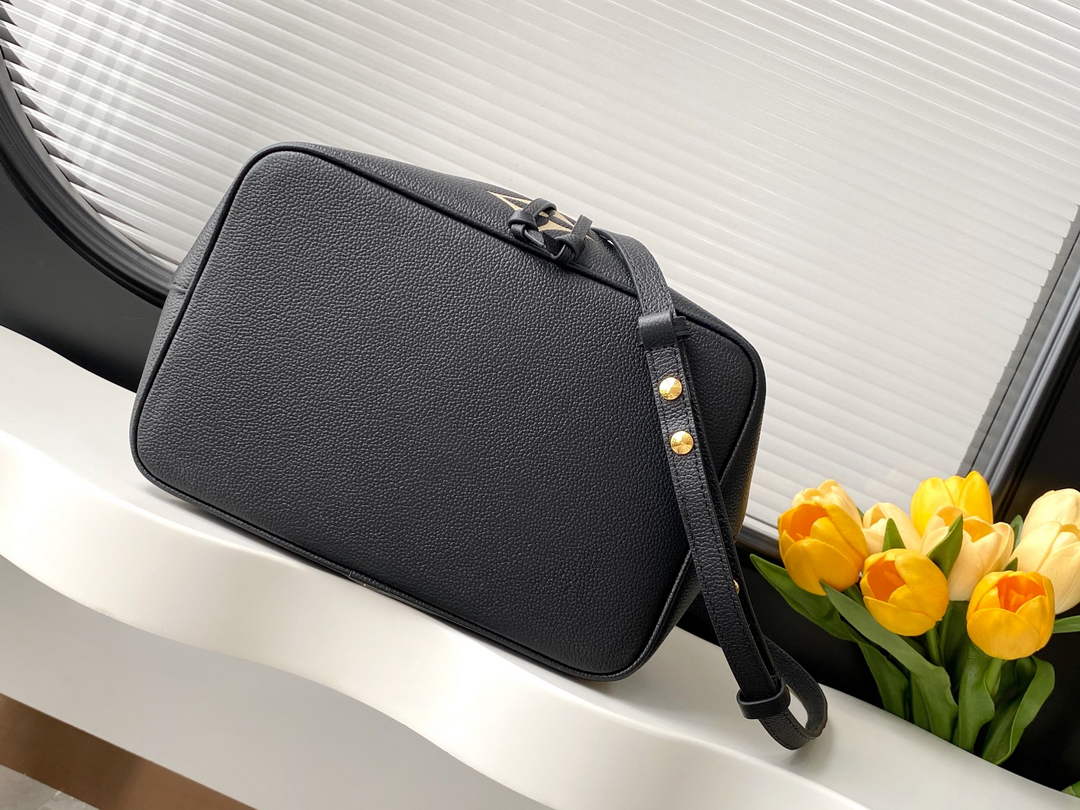 Louis Vuitton NéoNoé MM Bucket Bag Black Cowhide Leather - M45497