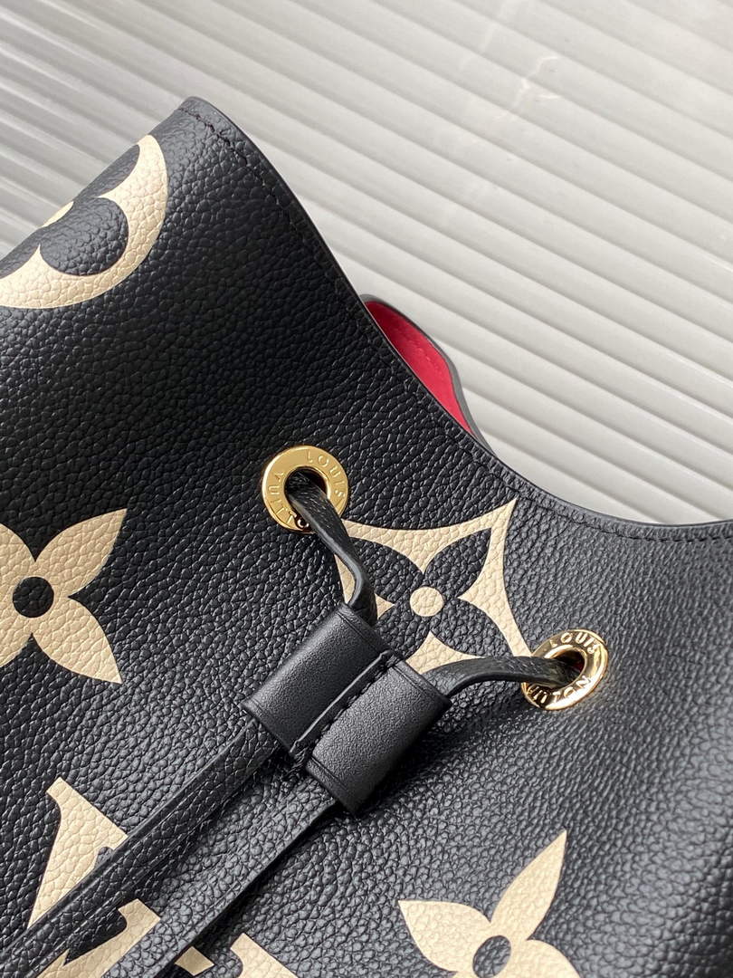 Louis Vuitton NéoNoé MM Bucket Bag Black Cowhide Leather - M45497