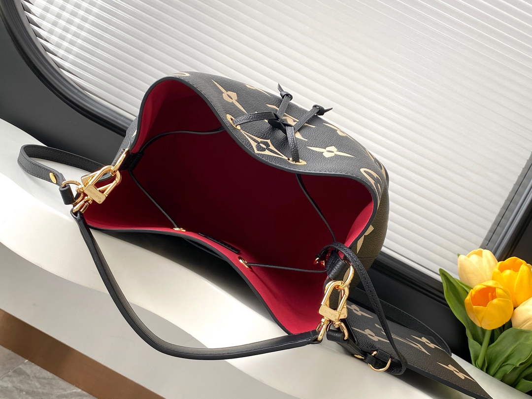 Louis Vuitton NéoNoé MM Bucket Bag Black Cowhide Leather - M45497