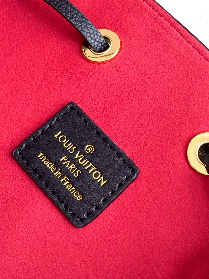 Louis Vuitton NéoNoé MM Bucket Bag Black Cowhide Leather - M45497