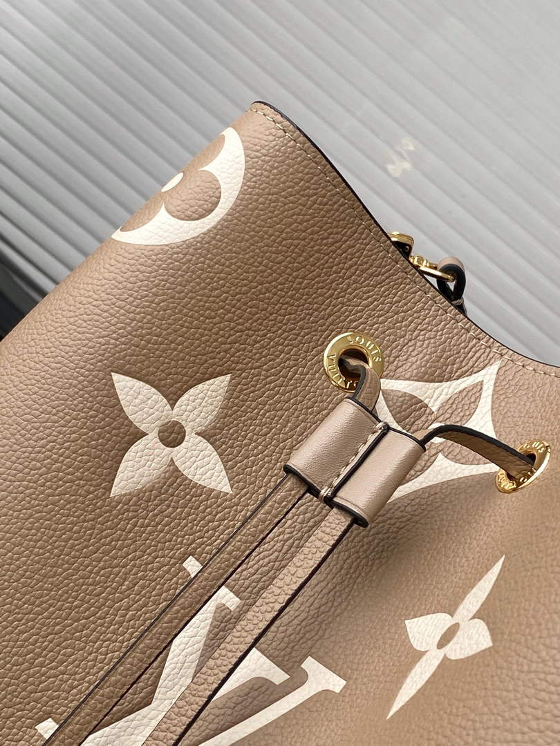 Louis Vuitton NéoNoé MM Bucket Bag Gray Cowhide Leather - M45555