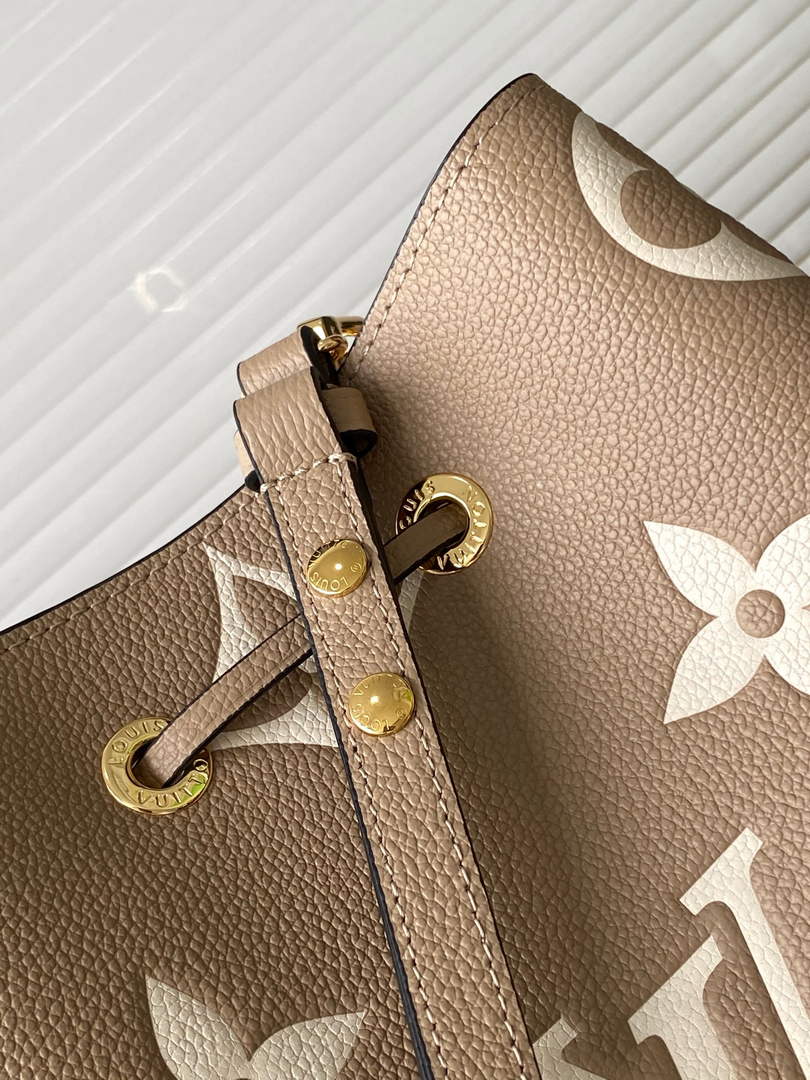Louis Vuitton NéoNoé MM Bucket Bag Gray Cowhide Leather - M45555
