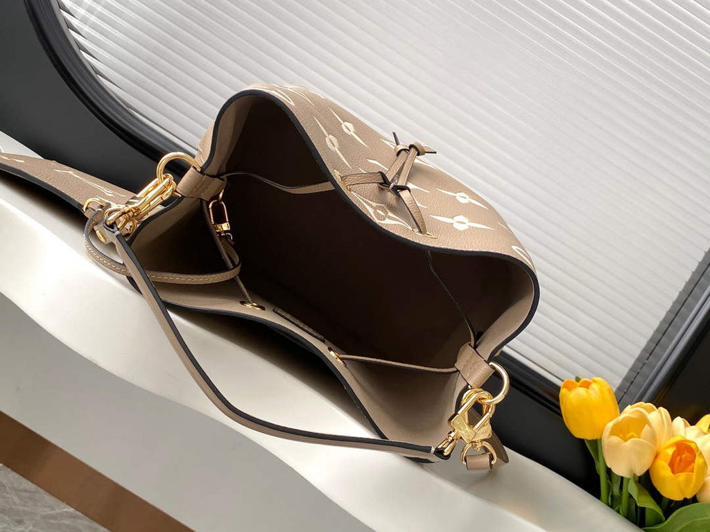 Louis Vuitton NéoNoé MM Bucket Bag Gray Cowhide Leather - M45555