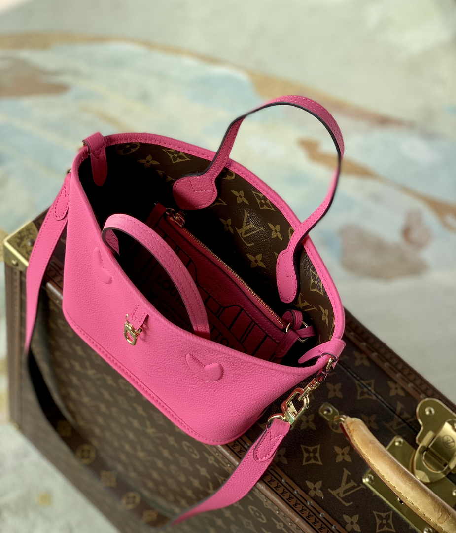 Louis Vuitton Neverfull Bandoulière Inside Out BB M12106