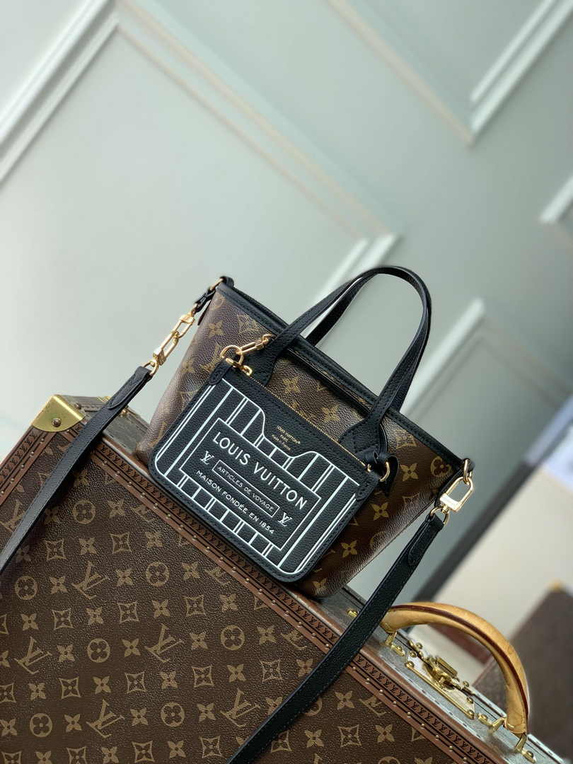 Louis Vuitton Neverfull Bandoulière Inside Out BB M12099