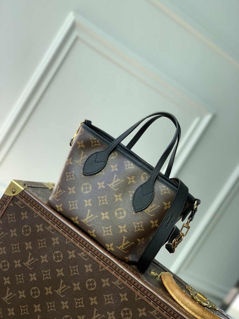 Louis Vuitton Neverfull Bandoulière Inside Out BB M12099