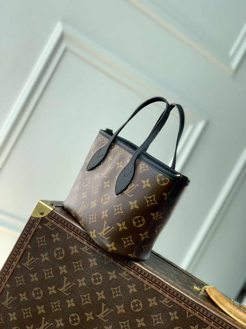 Louis Vuitton Neverfull Bandoulière Inside Out BB M12099