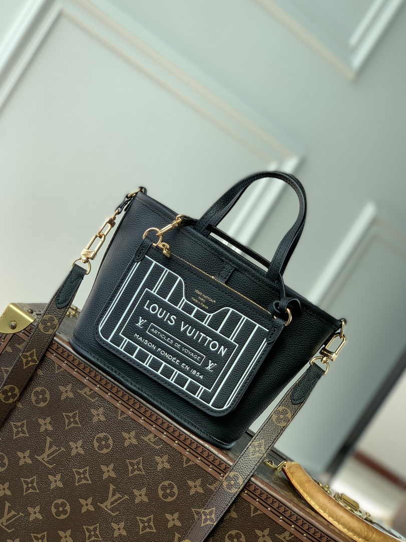 Louis Vuitton Neverfull Bandoulière Inside Out BB M12099