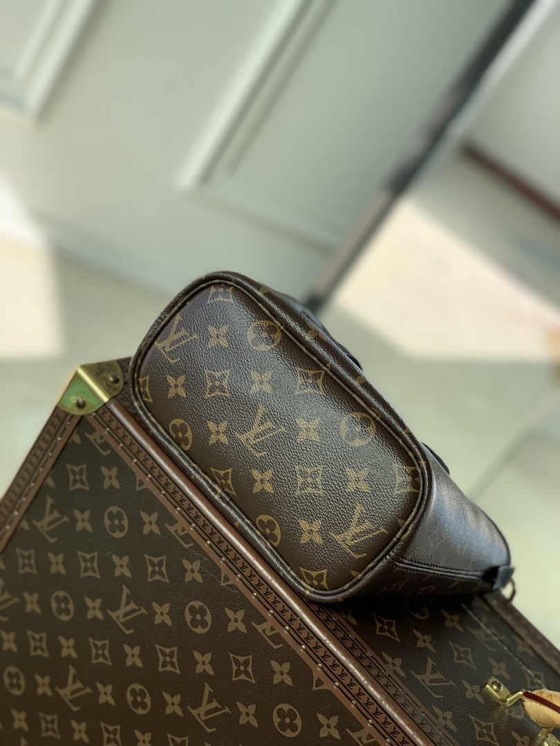 Louis Vuitton Neverfull Bandoulière Inside Out BB M12099