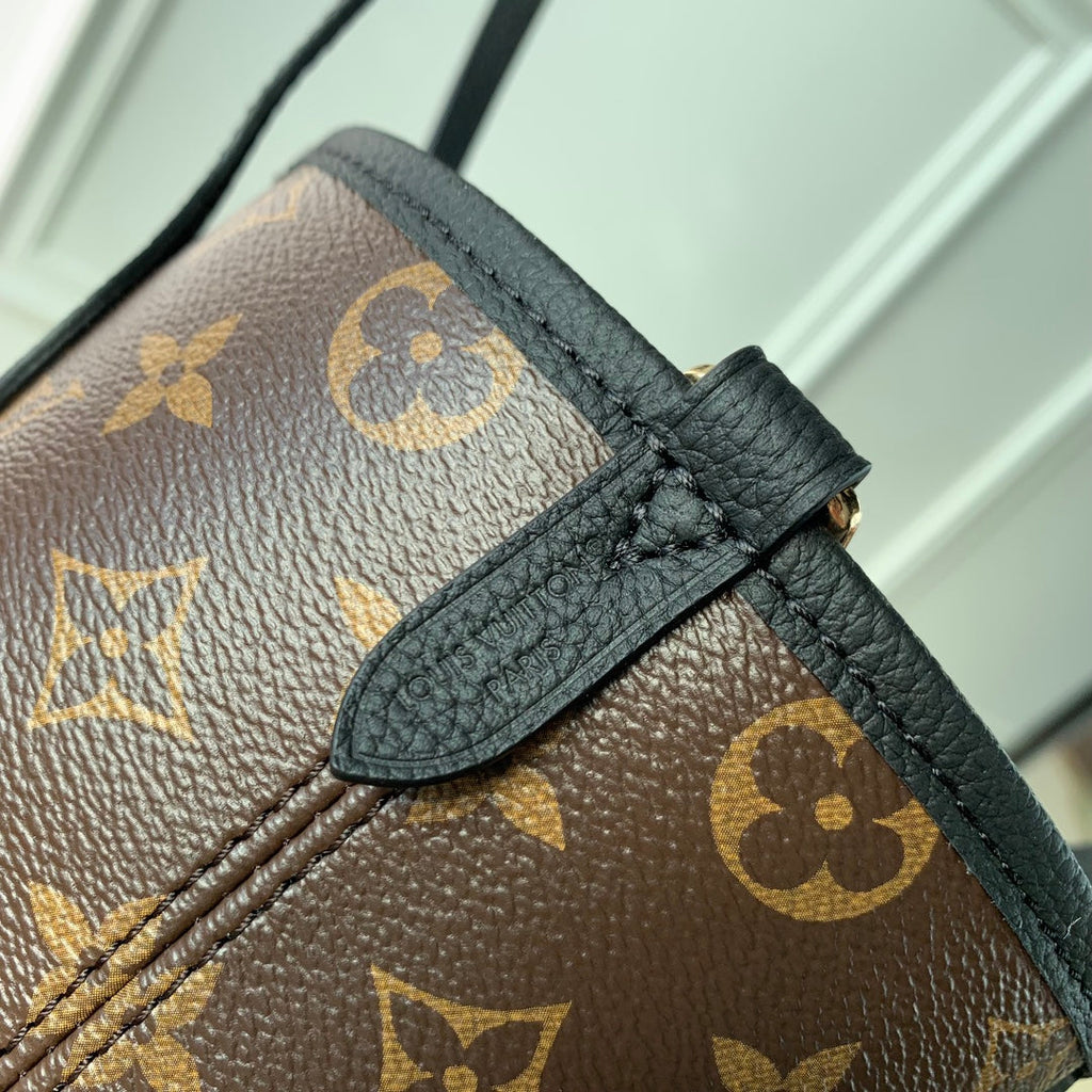 Louis Vuitton Neverfull Bandoulière Inside Out BB M12099