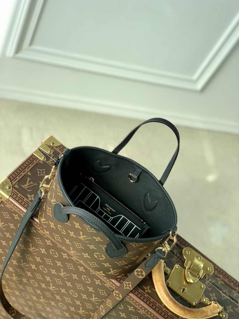 Louis Vuitton Neverfull Bandoulière Inside Out BB M12099