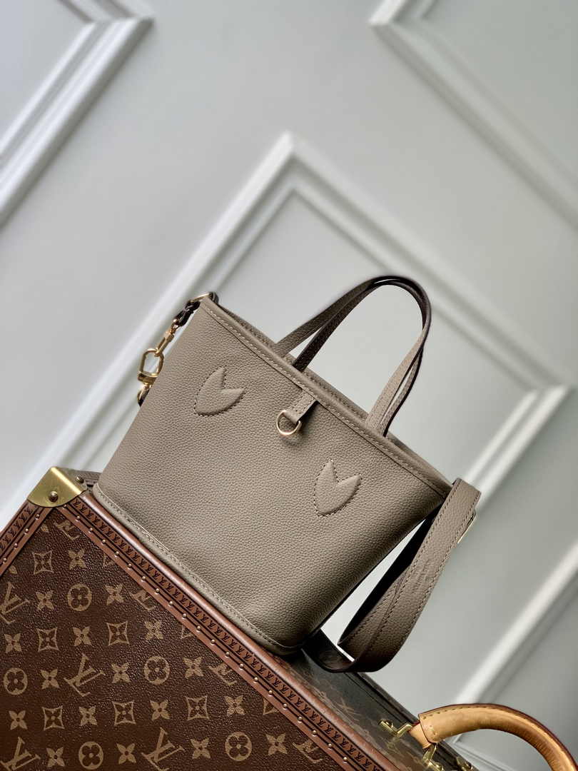 Louis Vuitton Neverfull Bandoulière Inside Out BB M12109