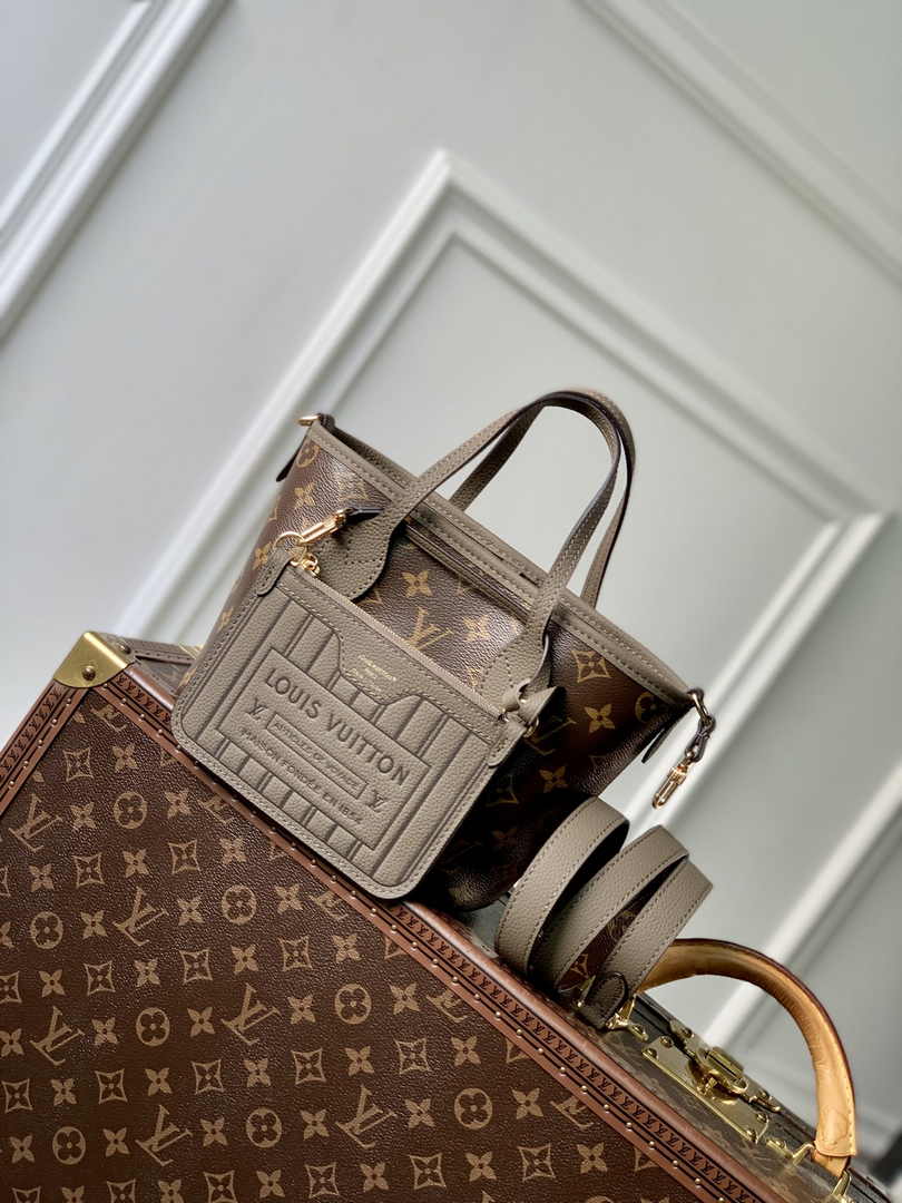 Louis Vuitton Neverfull Bandoulière Inside Out BB M12109