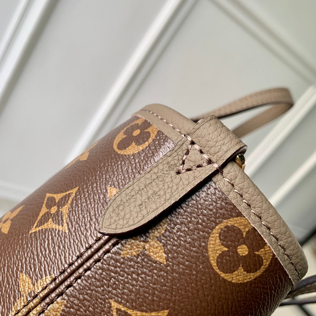 Louis Vuitton Neverfull Bandoulière Inside Out BB M12109