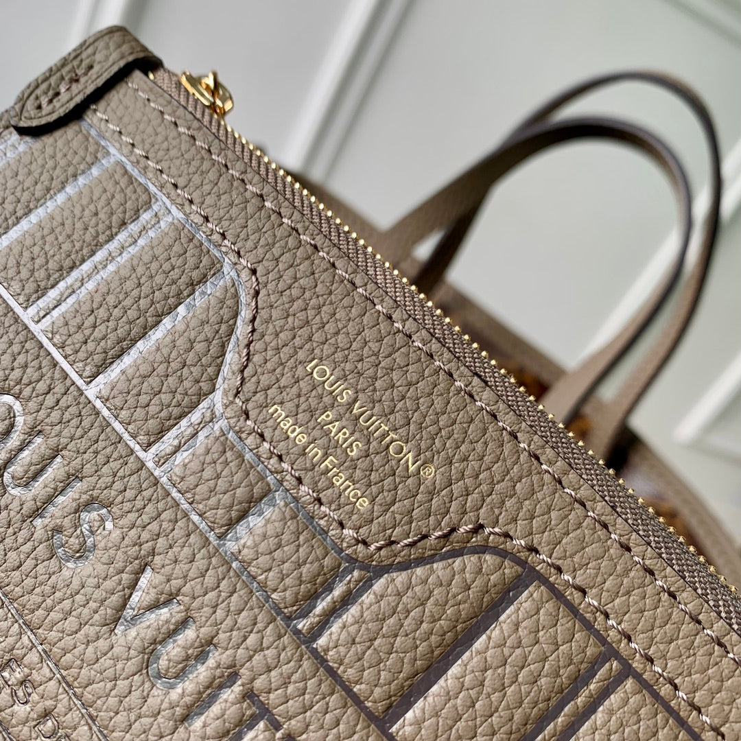 Louis Vuitton Neverfull Bandoulière Inside Out BB M12109