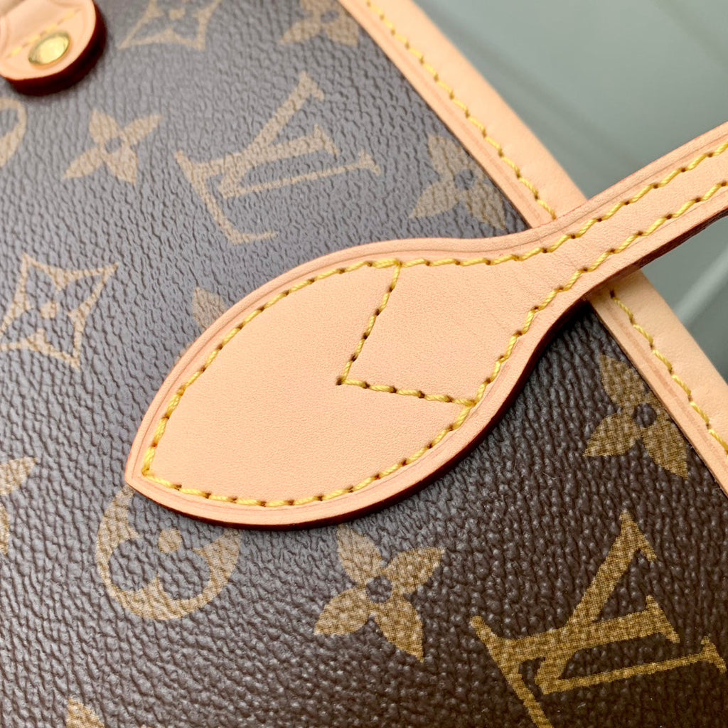 Louis Vuitton Neverfull Bandoulière Inside Out MM Bag M12096