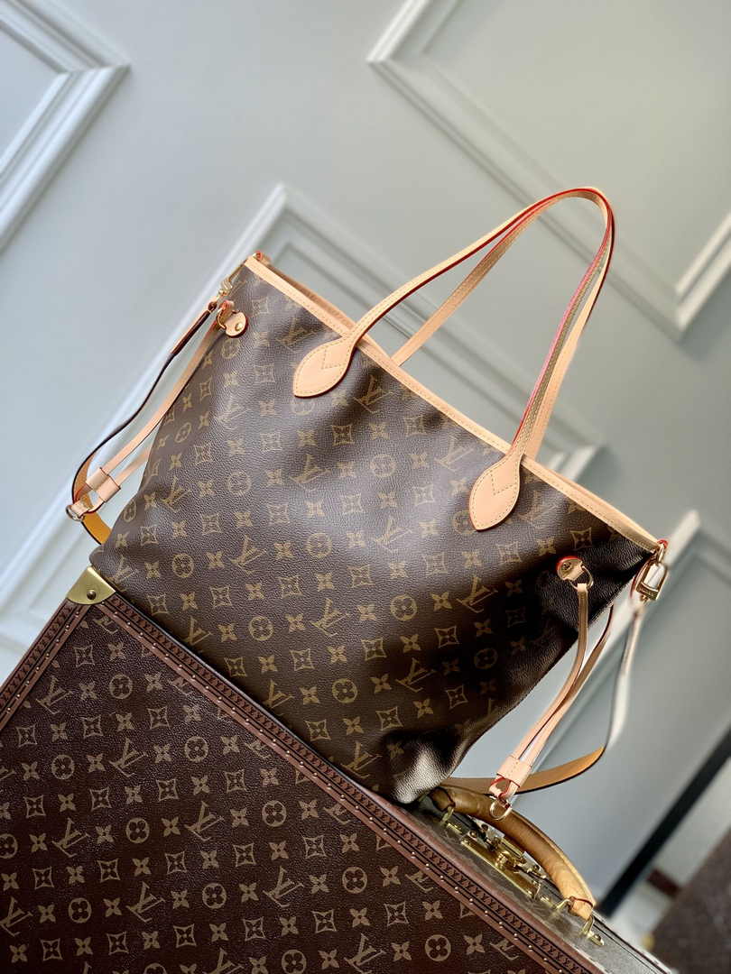 Louis Vuitton Neverfull Bandoulière Inside Out MM Bag M11947