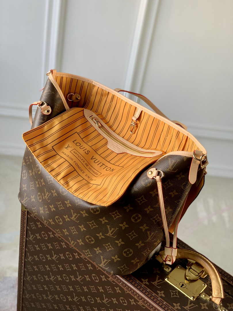 Louis Vuitton Neverfull Bandoulière Inside Out MM Bag M11947