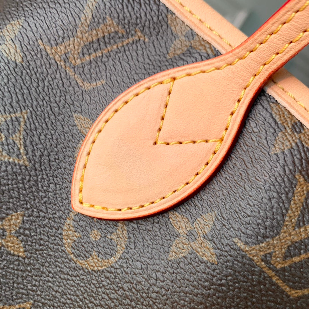 Louis Vuitton Neverfull Bandoulière Inside Out MM Bag M11947