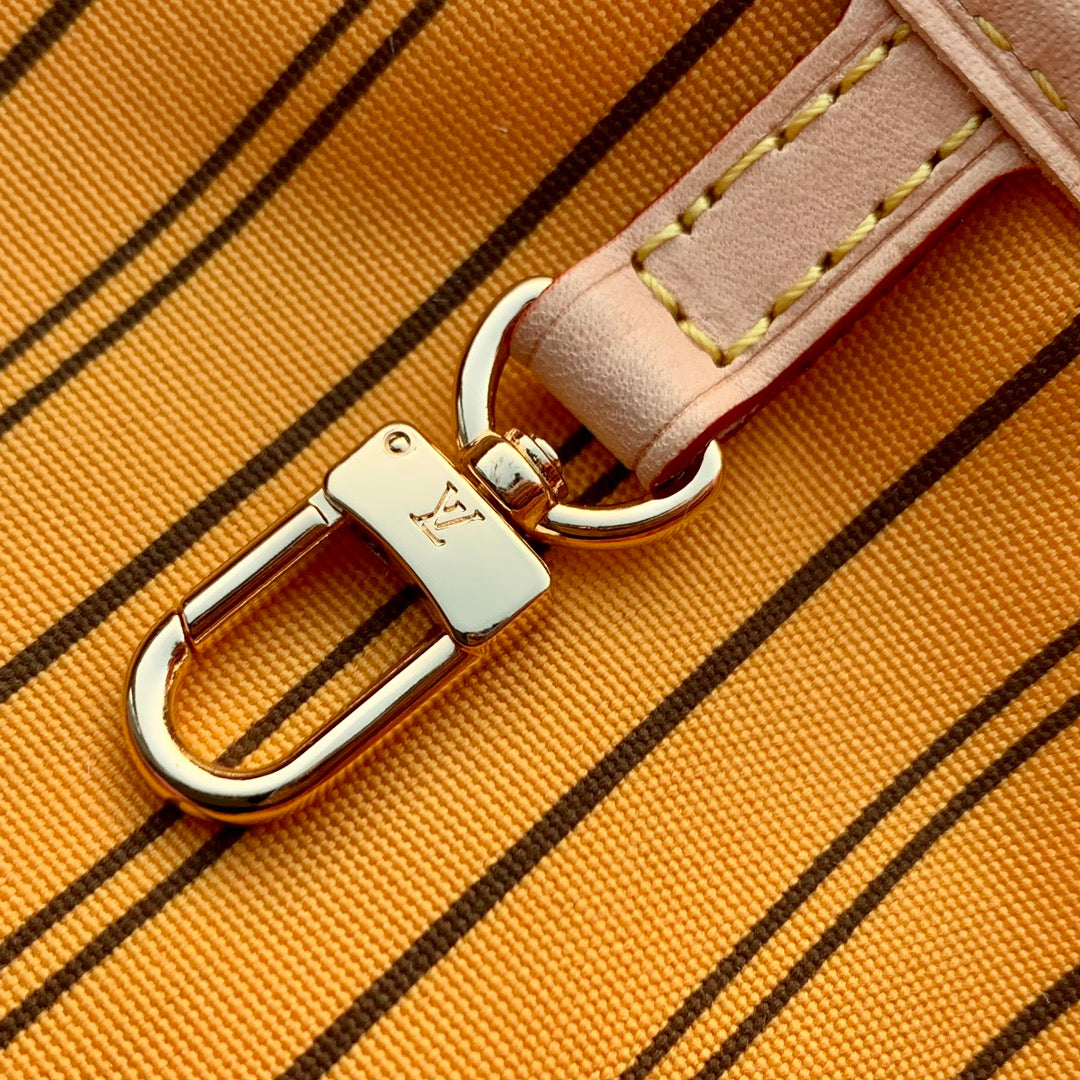 Louis Vuitton Neverfull Bandoulière Inside Out MM Bag M11947