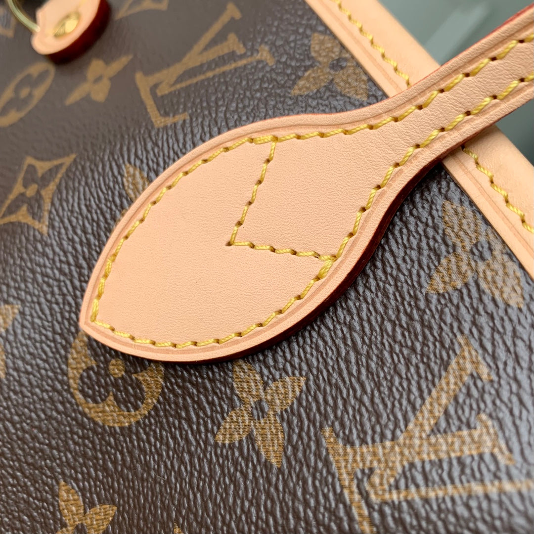 Louis Vuitton Neverfull Bandoulière Inside Out MM Bag M12257