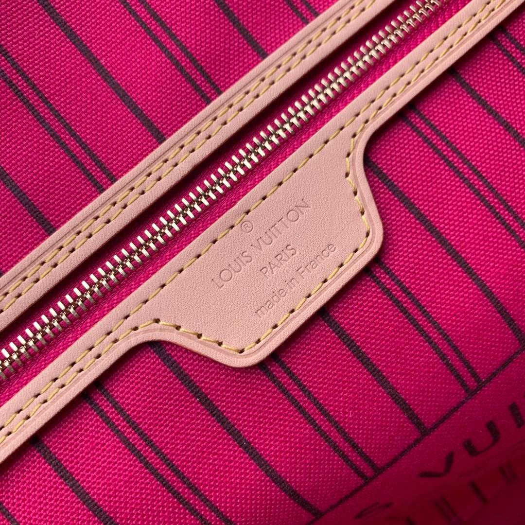 Louis Vuitton Neverfull Bandoulière Inside Out MM Bag M12257