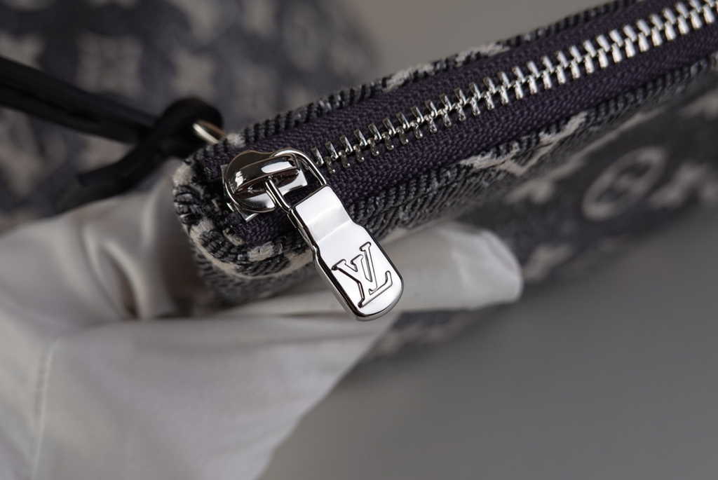 Louis Vuitton Neverfull MM Bag M21465 Gray Monogram Jacquard Denim