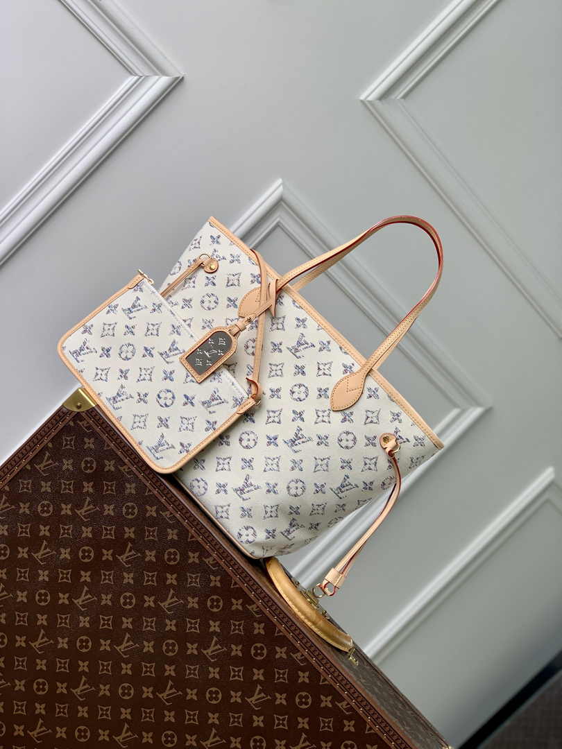 Louis Vuitton Neverfull MM Bag M24905