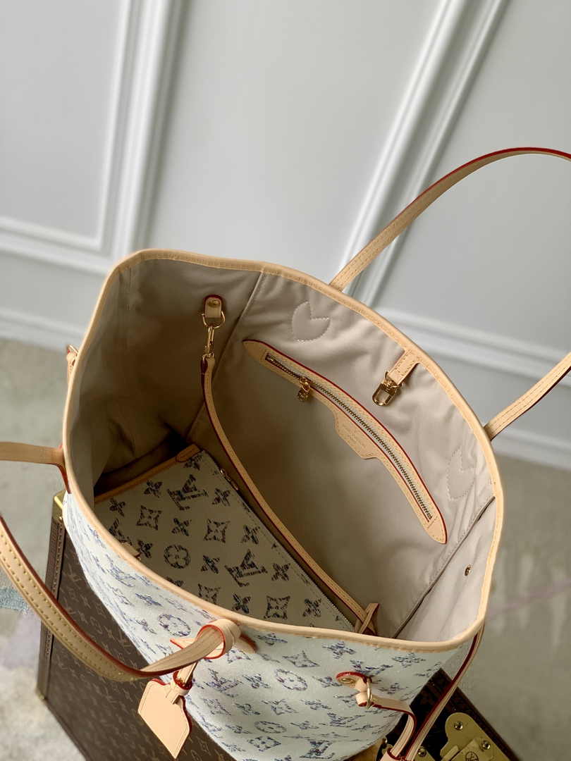 Louis Vuitton Neverfull MM Bag M24905