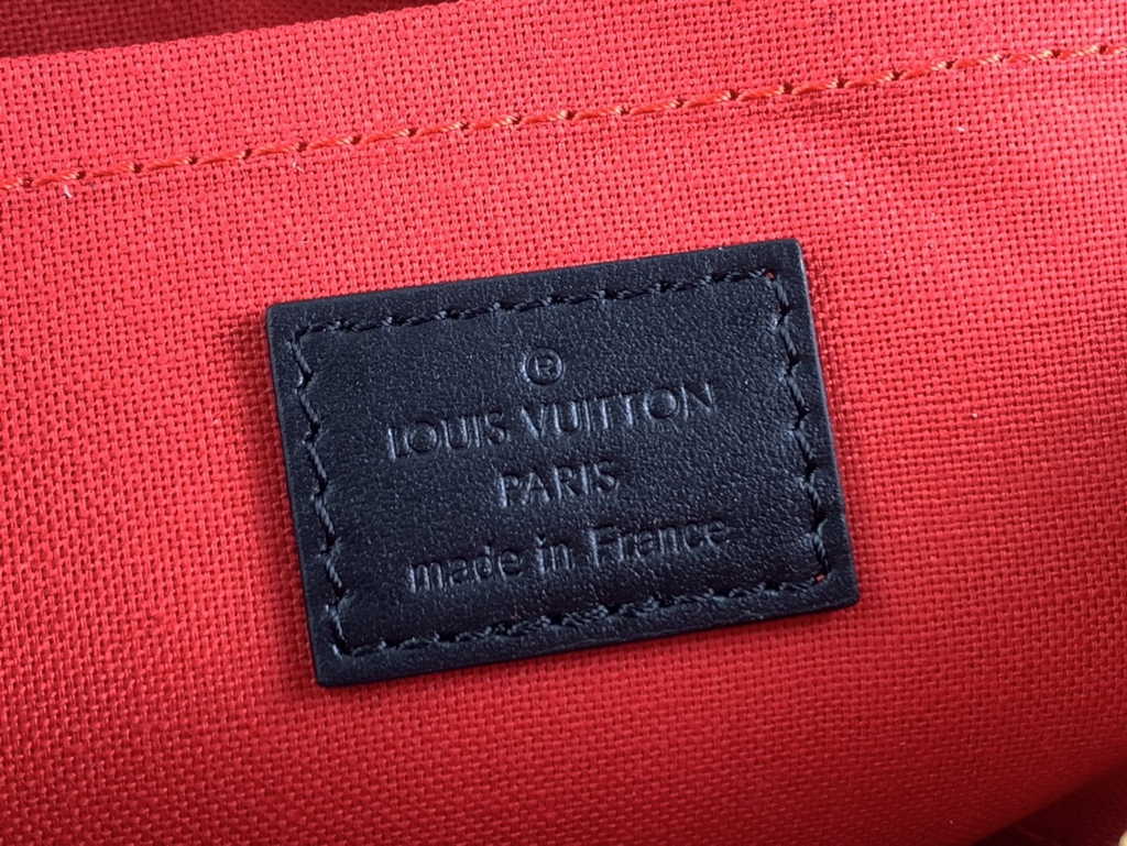 Louis Vuitton OnTheGo East West M46653 Monogram canvas