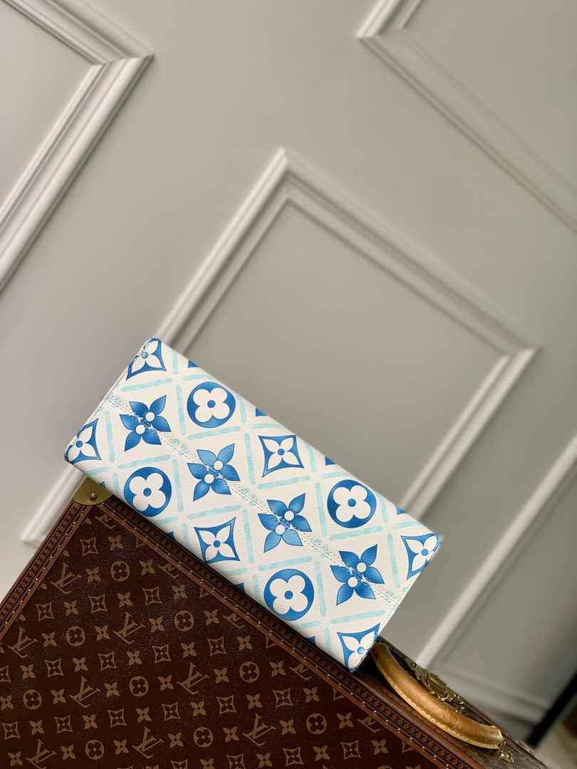 Louis Vuitton OnTheGo MM Bag M11262 - Default Title - View 4