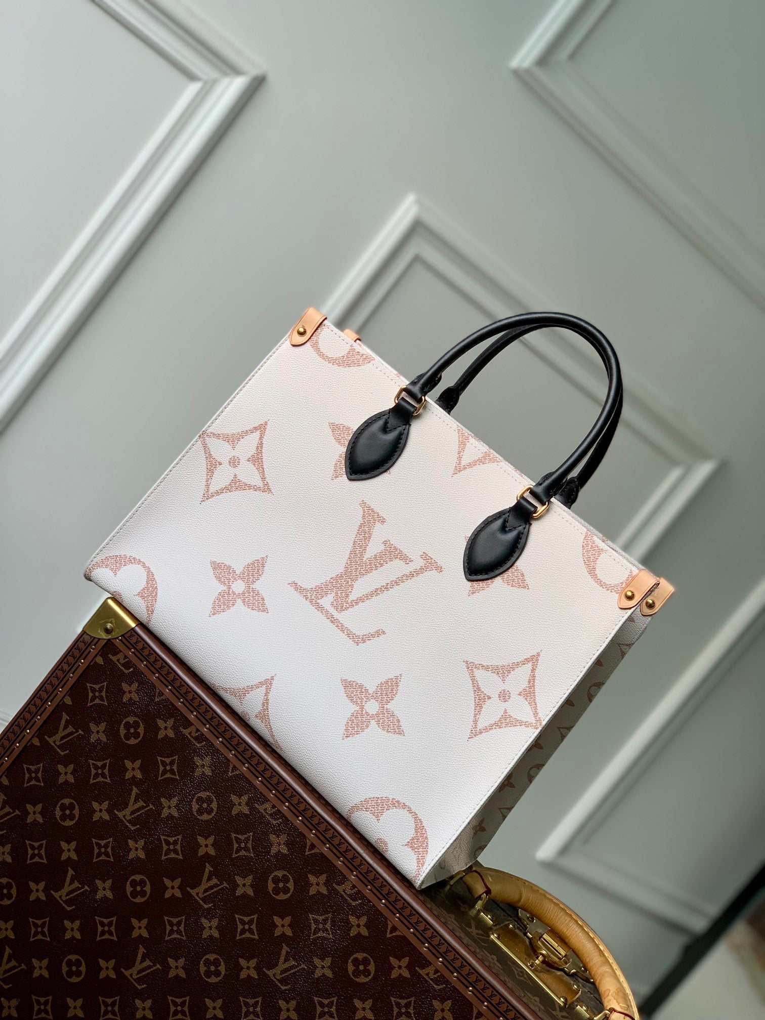 Louis Vuitton OnTheGo MM Bag M46912 Monogram Dune Canvas - Default Title - View 1