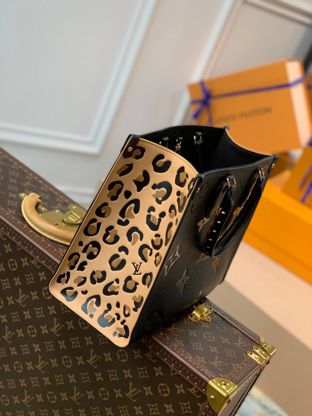 Louis Vuitton OnTheGo MM Bag M58522 Black Leather - Default Title - View 2