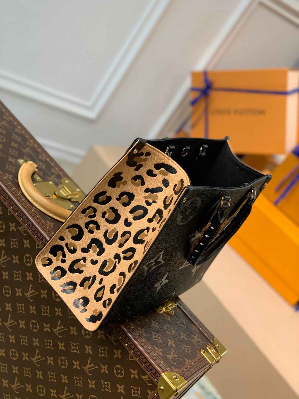 Louis Vuitton OnTheGo MM Bag M58522 Black Leather - Default Title - View 3