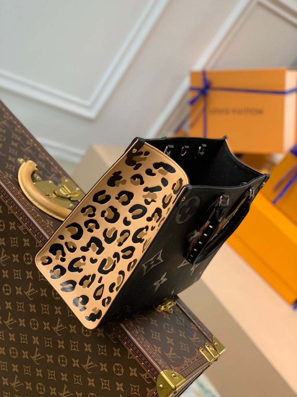 Louis Vuitton OnTheGo MM Bag M58522 Black Leather - Default Title - View 3