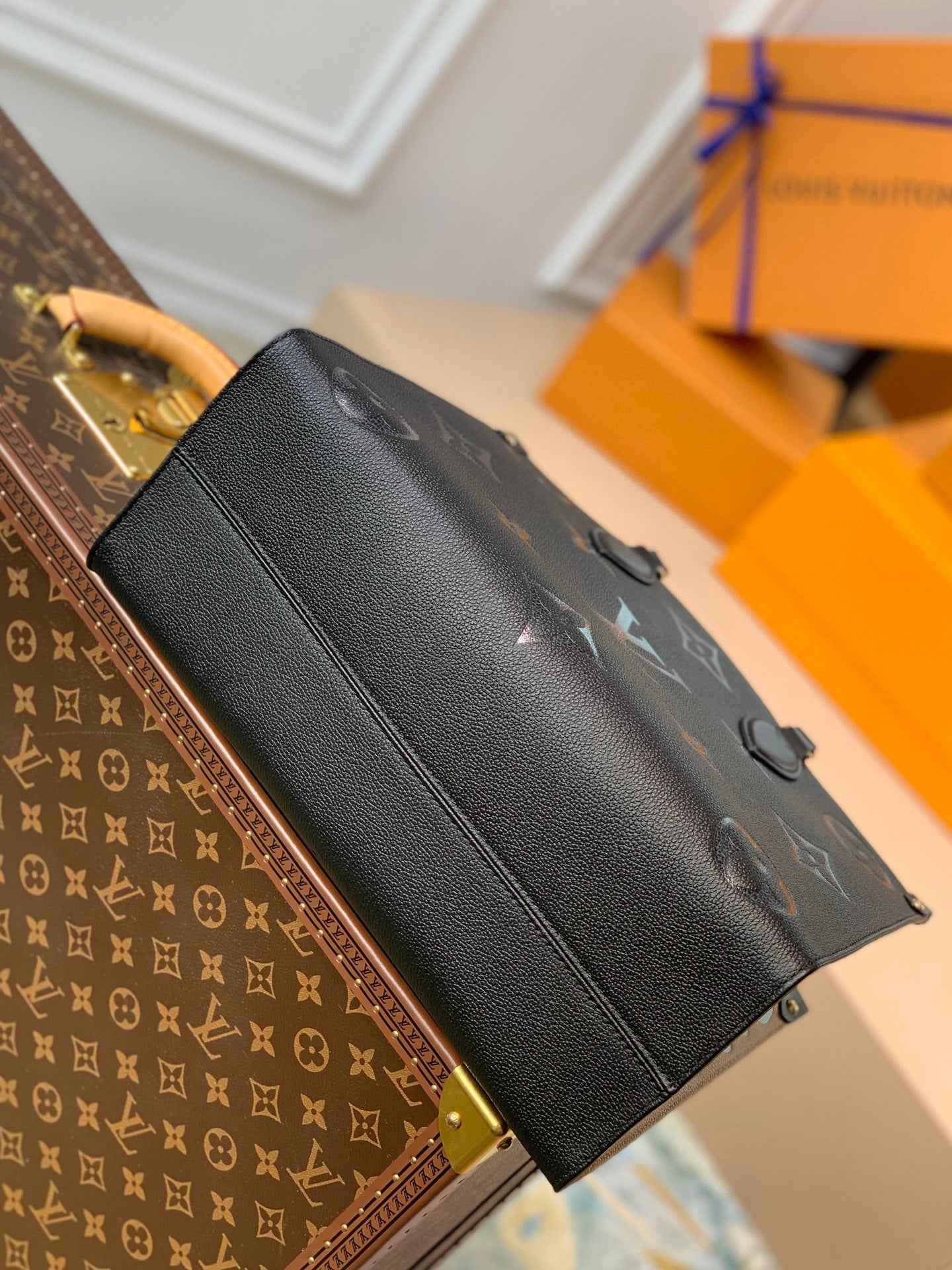 Louis Vuitton OnTheGo MM Bag M58522 Black Leather - Default Title - View 4