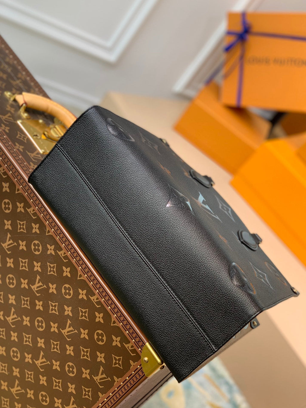 Louis Vuitton OnTheGo MM Bag M58522 Black Leather - Default Title - View 4