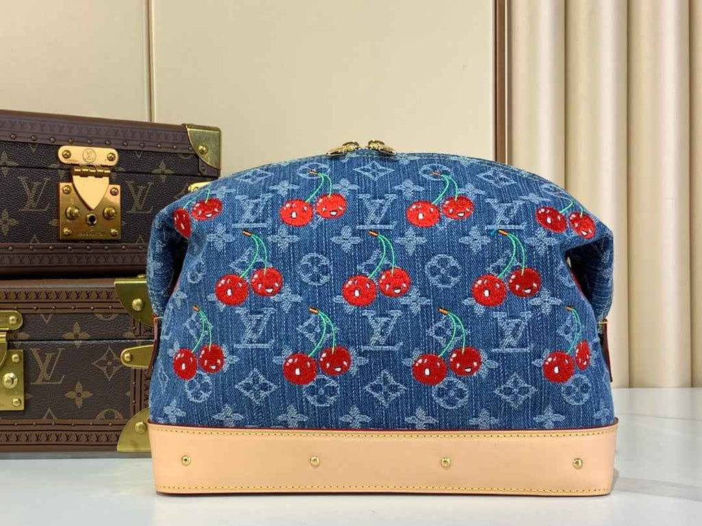 Louis Vuitton Pochette Cosmétique GM M13995