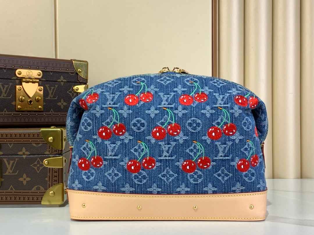 Louis Vuitton Pochette Cosmétique GM M13995