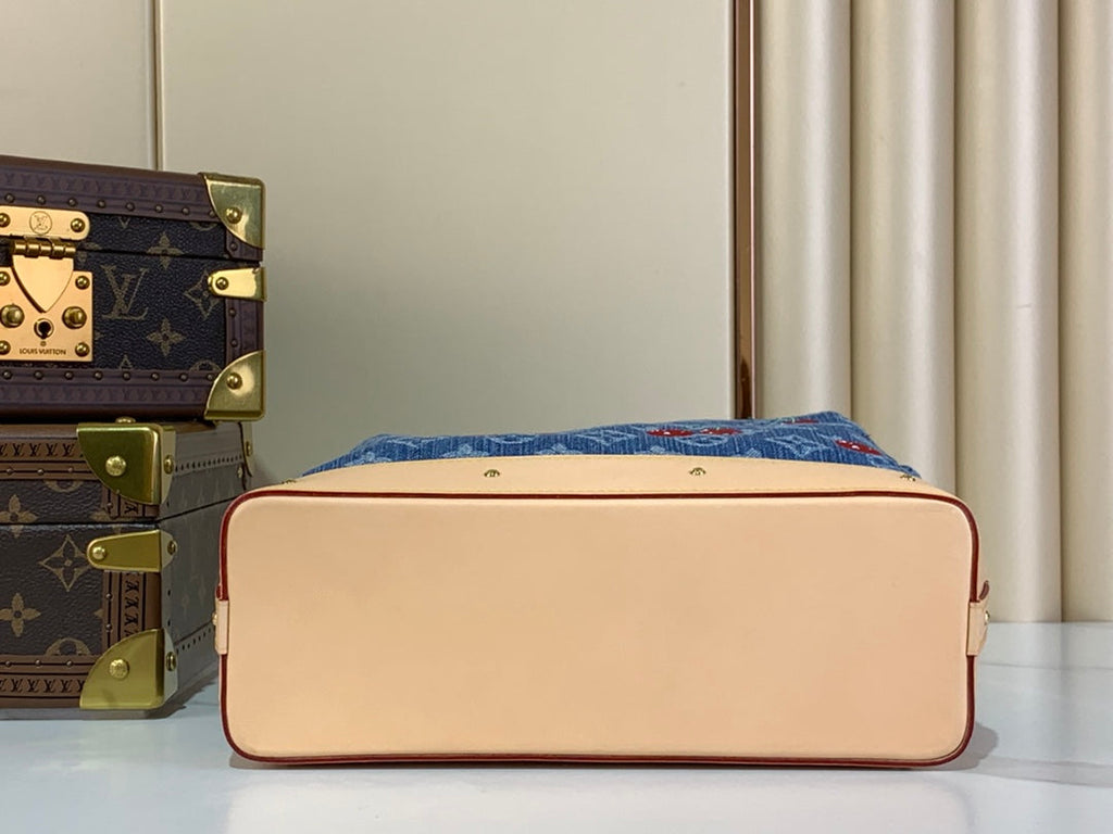 Louis Vuitton Pochette Cosmétique GM M13995