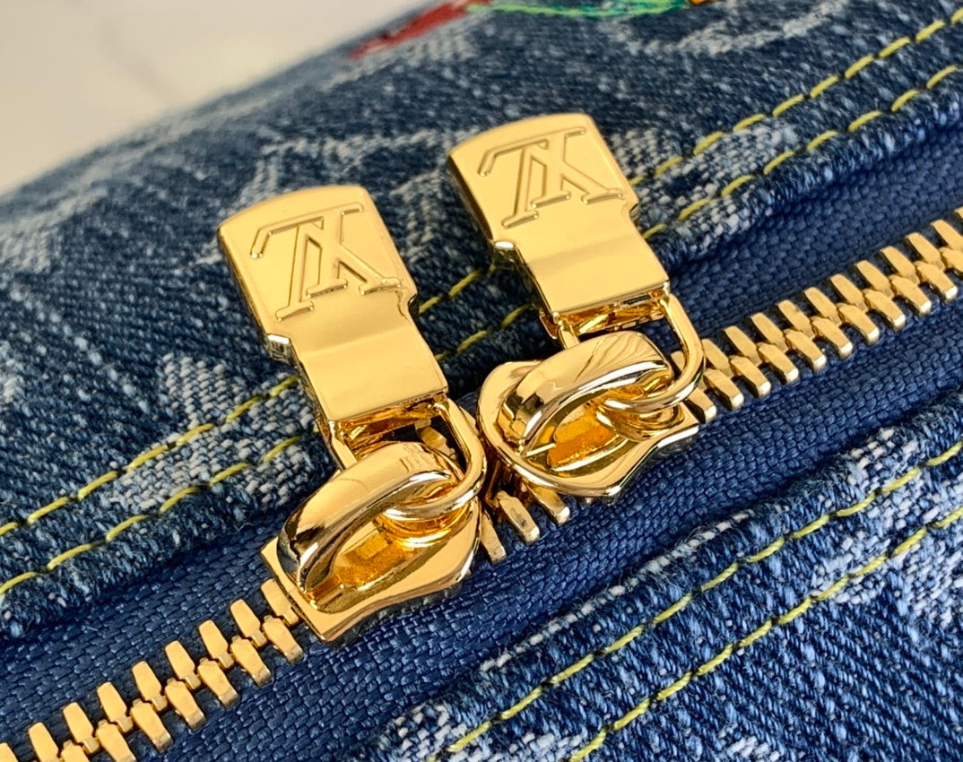 Louis Vuitton Pochette Cosmétique GM M13995