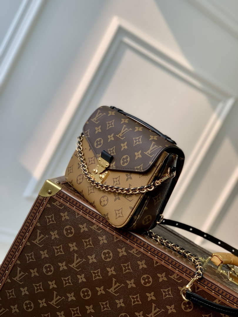 Louis Vuitton Pochette Métis Backpack M11941