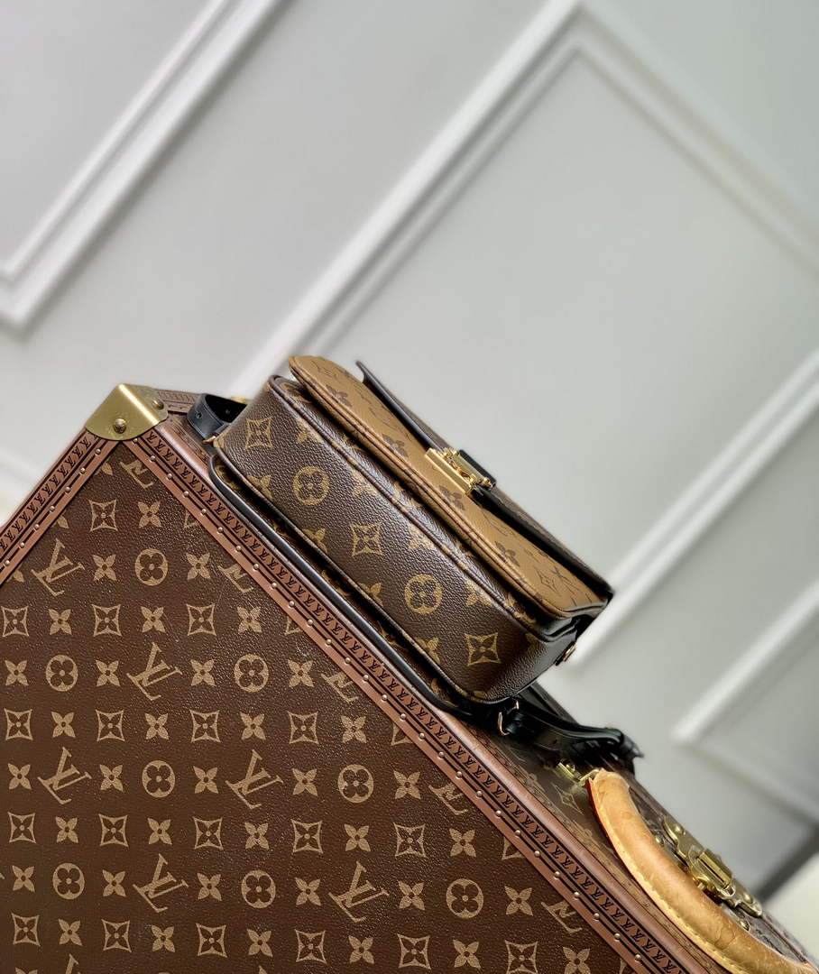 Louis Vuitton Pochette Métis Backpack M11941