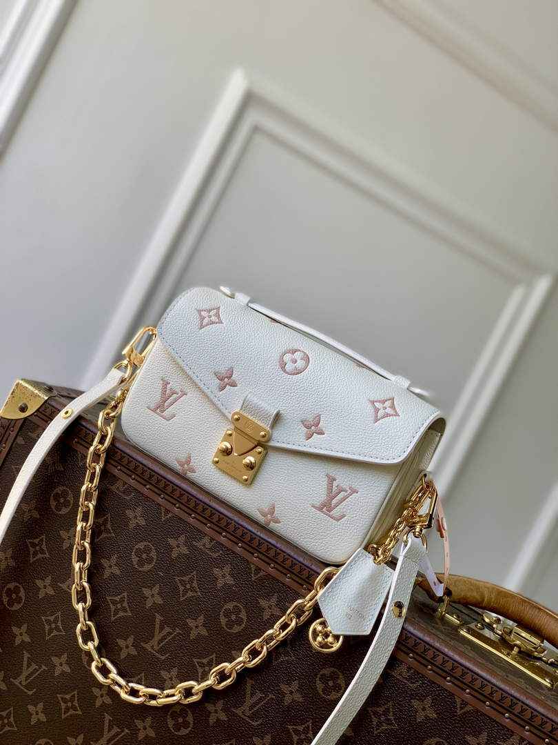 Louis Vuitton Pochette Métis East West M27575