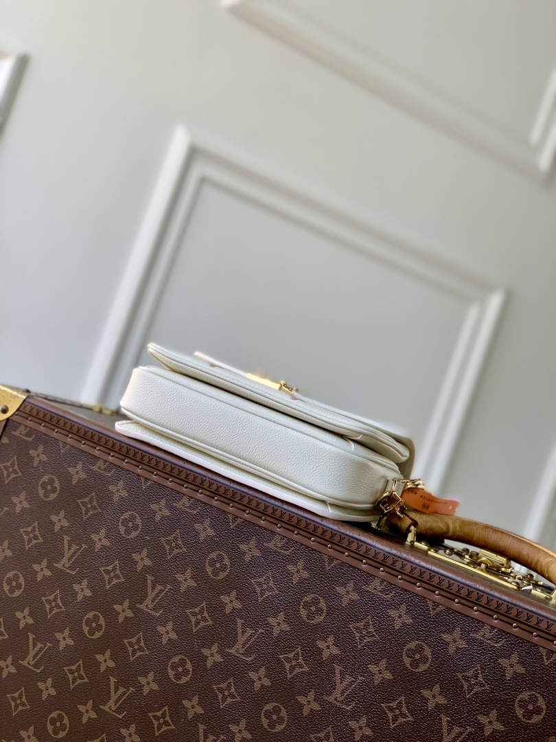 Louis Vuitton Pochette Métis East West M27575
